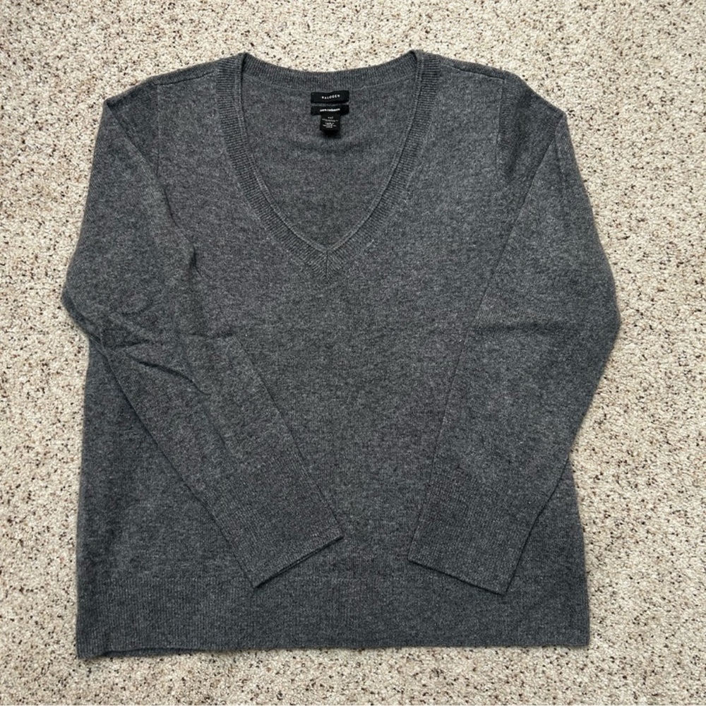 100% Cashmere V-Neck Sweater